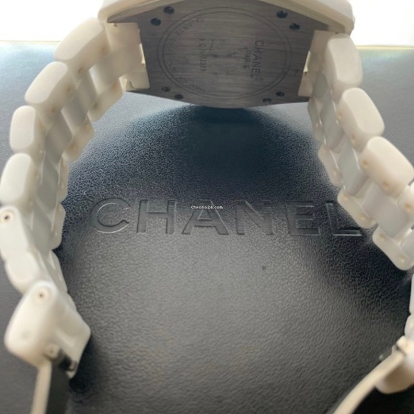 Authentic chanel j12 ceramic 38mm w diamond dial - Picture 3 of 4